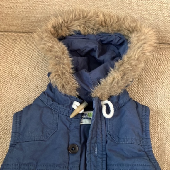 Baby 12 months fur lined puffer vest - Picture 2 of 6